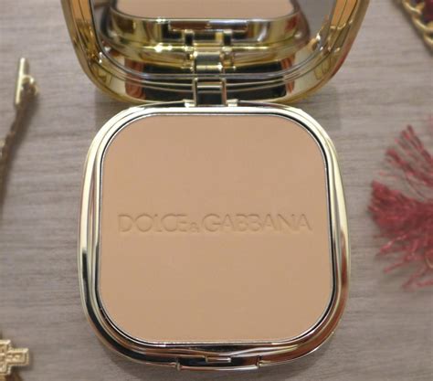 dolce and gabbana powder foundation